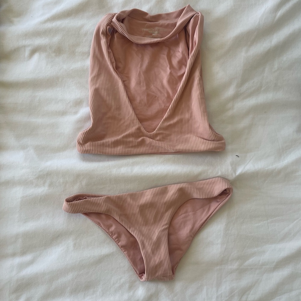 Frankie‘s bikinis that pink ribbed
